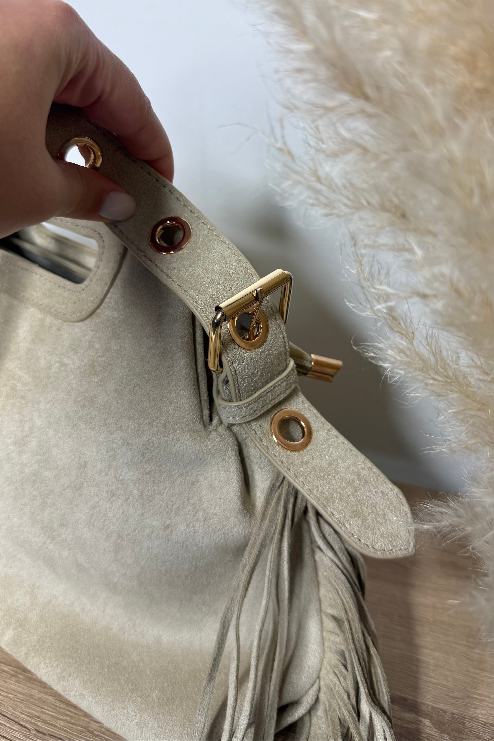 Détail de la bandoulière réglable du sac Malia