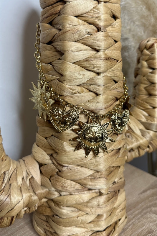 Collier en acier inoxydable avec des grosse breloques soleils et coeurs