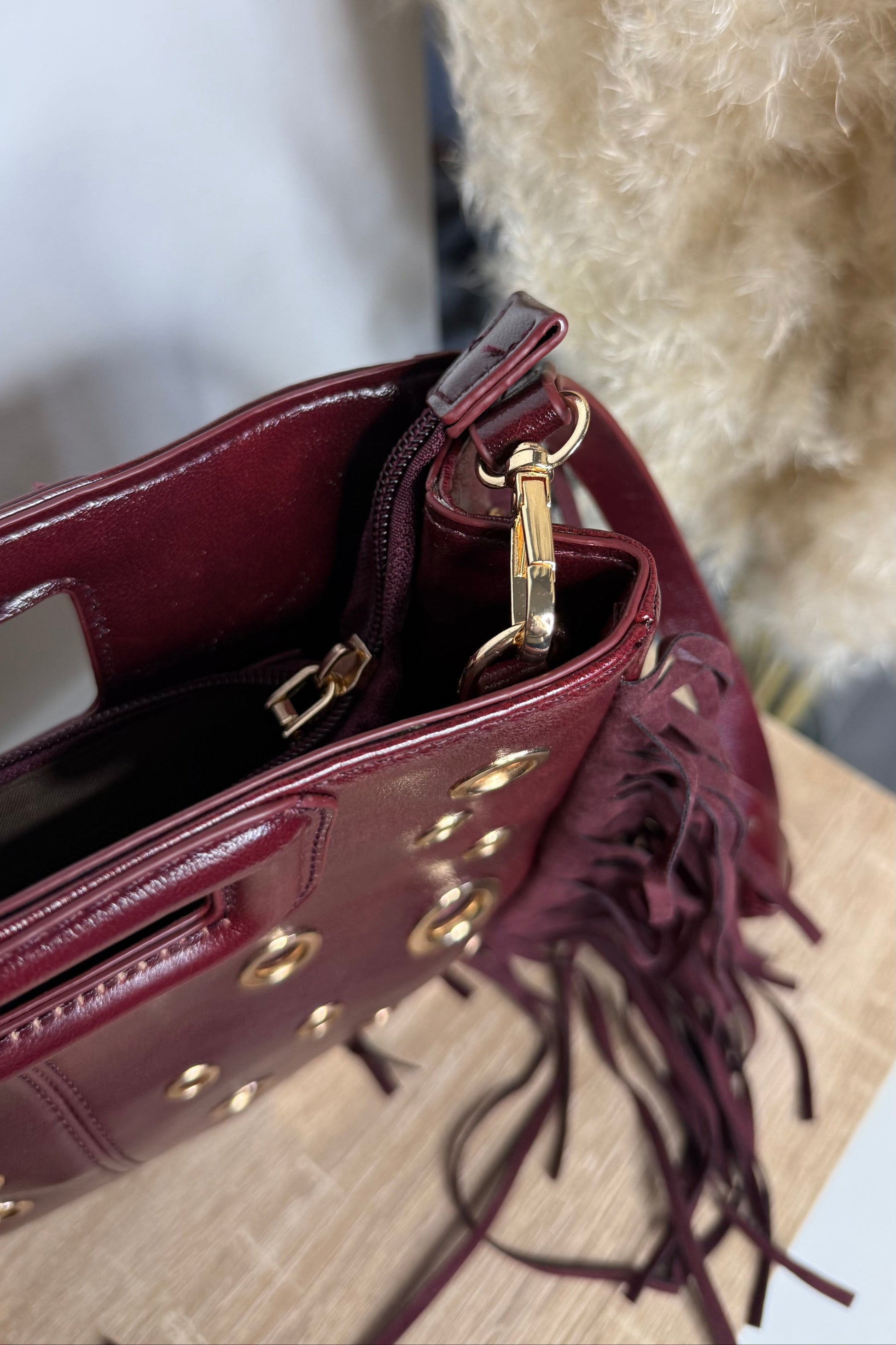 haut du sac marlene avec les attaches de la bandoulière 