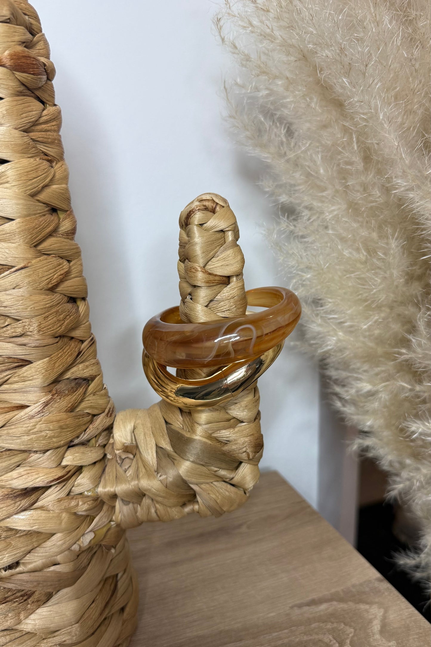 Combo du jonc aby en version ambre et du bracelet alma doré