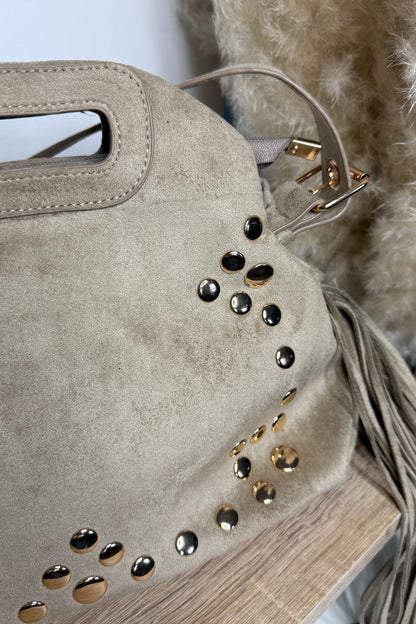 Sac marie beige détail des clou et des franges