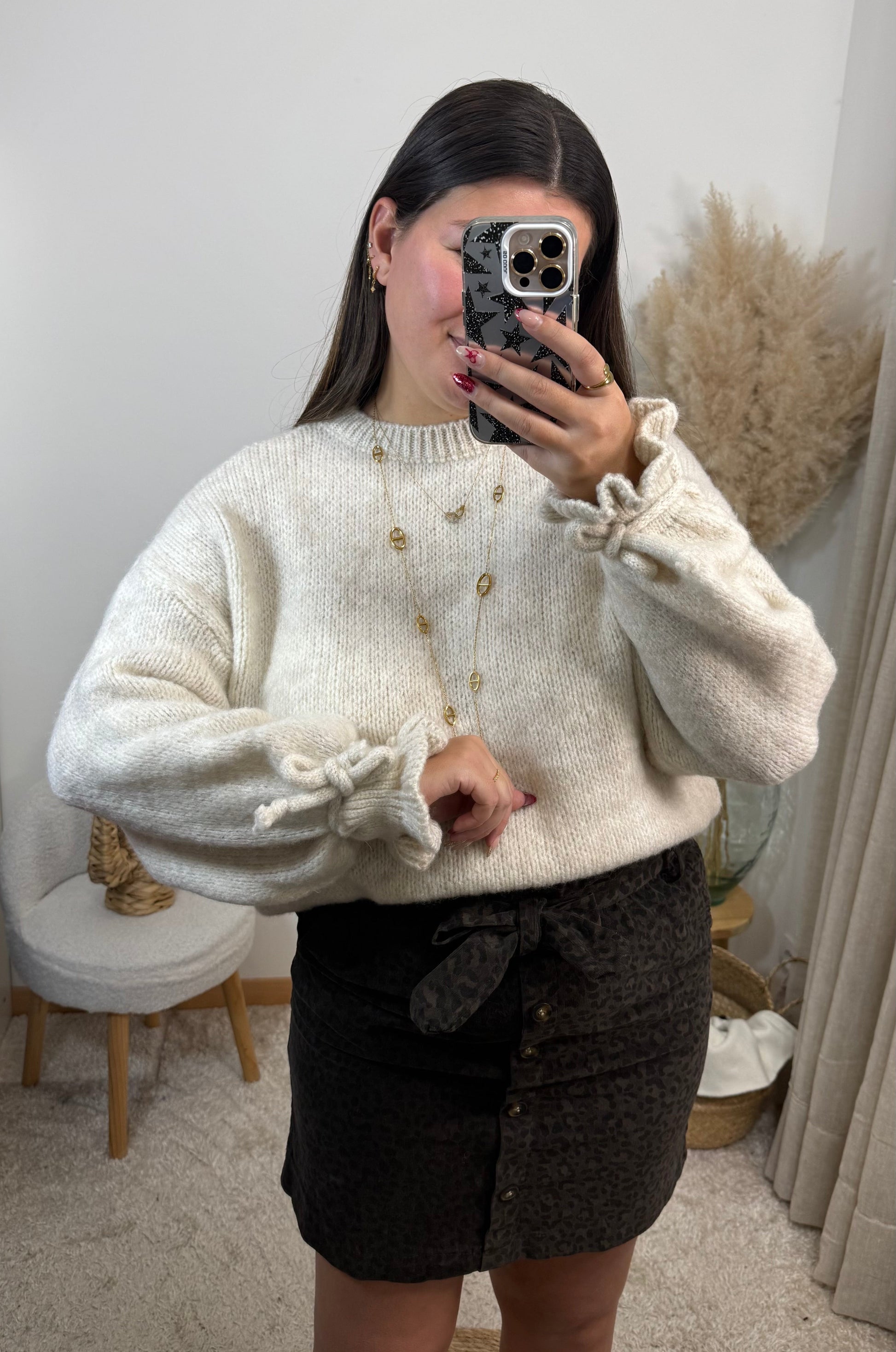 Pull léa beige en maille col rond avec les manches froufrou et des noeuds au bout des manches style oversize taille 36 au 48 avec de la laine 