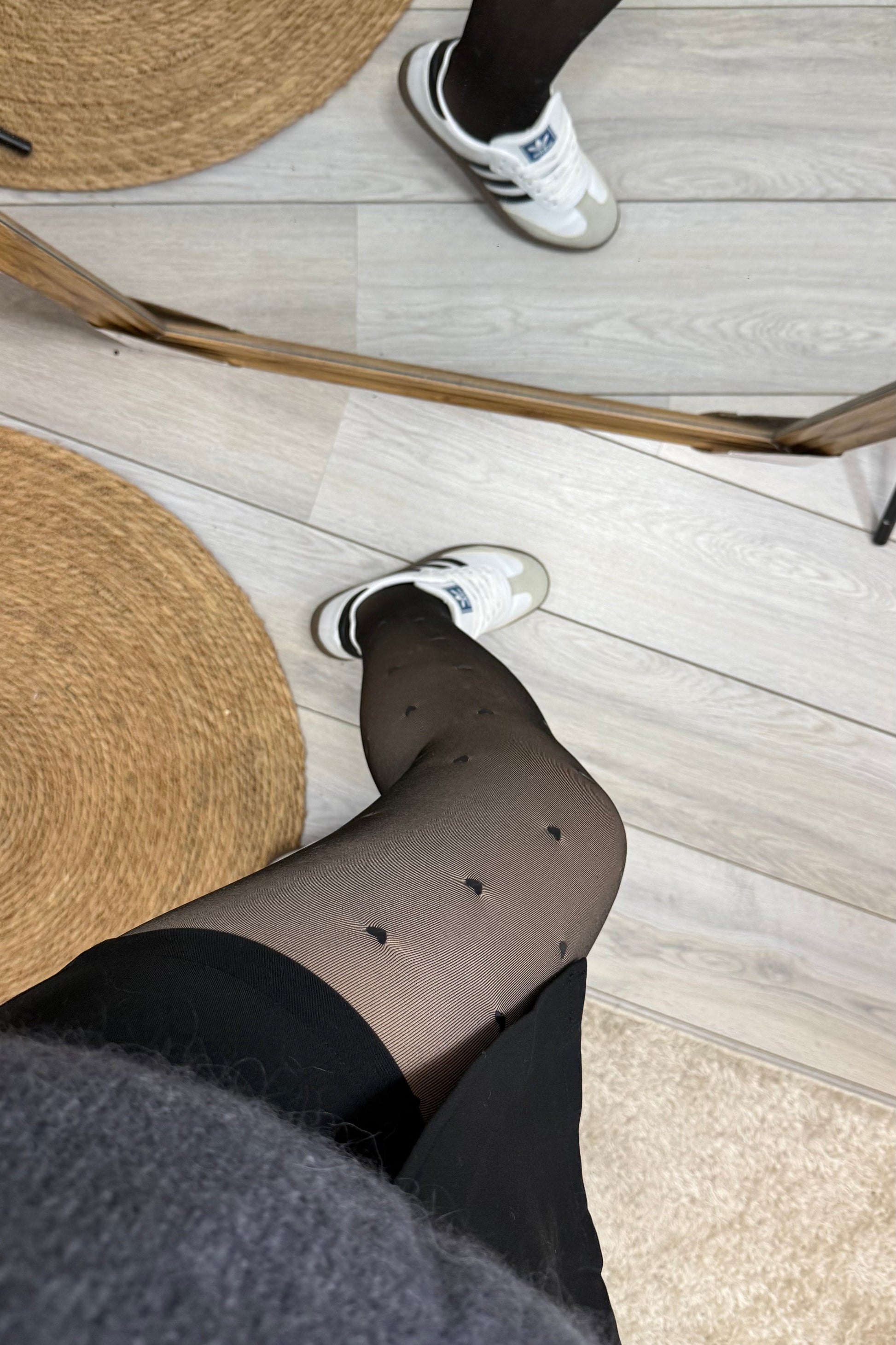 Collants polaire transparent noir avec des détail de coeur 